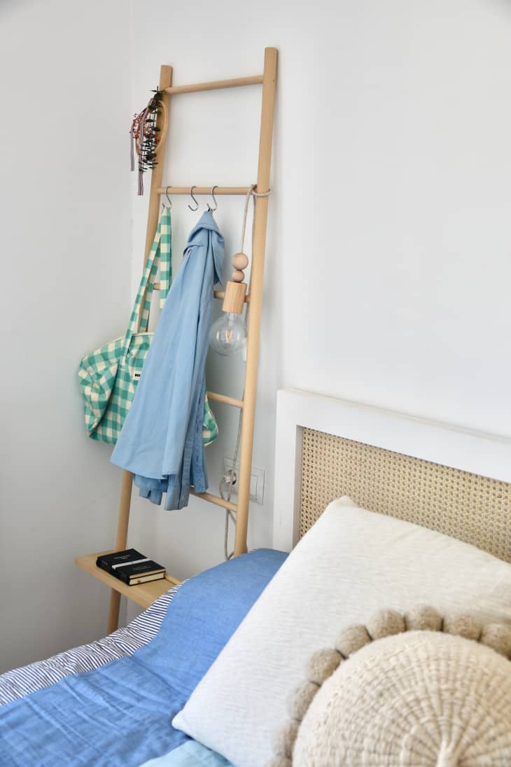 Clothes best sale ladder bedroom